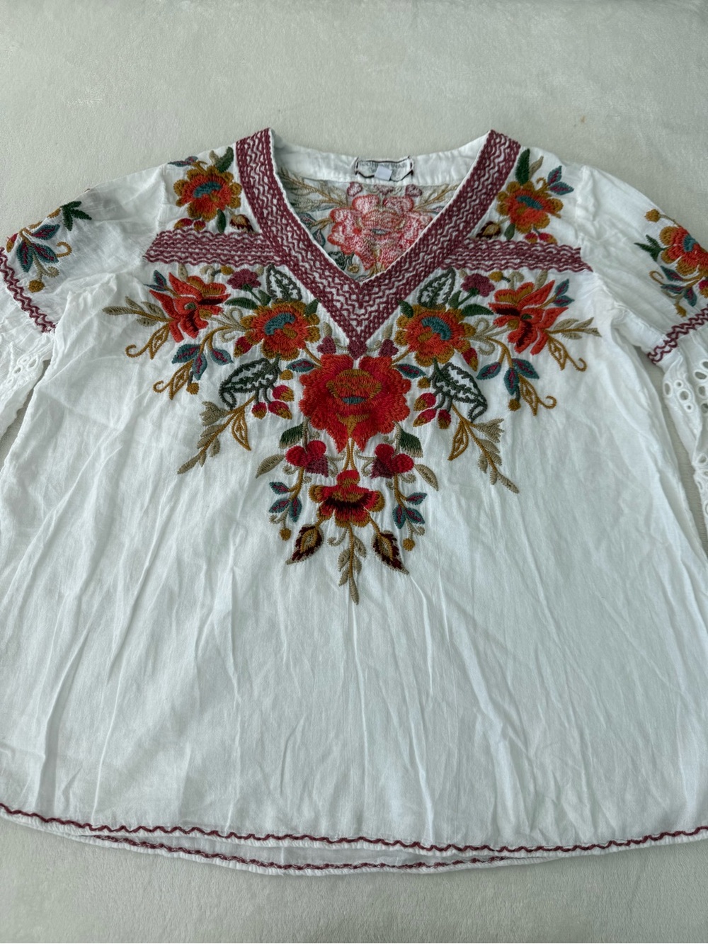 Johnny Was White top w/ Beautiful Embroidery Size Small Eyelet Bell Sleeves D76